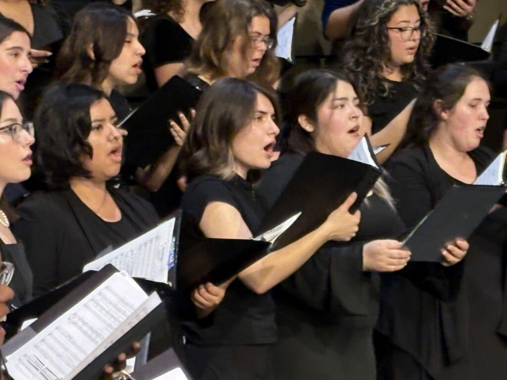 Sopranos and altos singing